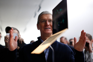 Tim Cook making a MacBook float in the air, for the pleasure of the onlookers...